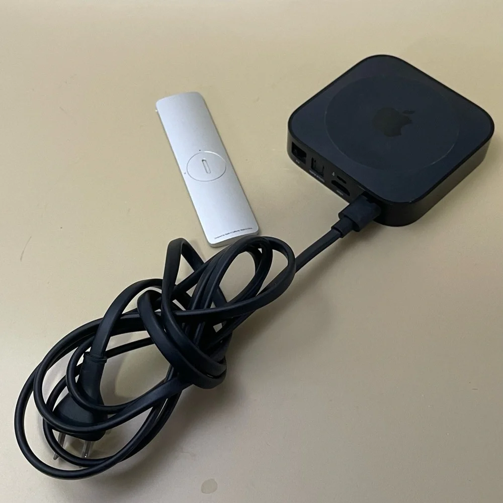 Apple TV A1427 (3rd Generation) Black Streaming Device with Remote and Cable - Picture 6 of 15